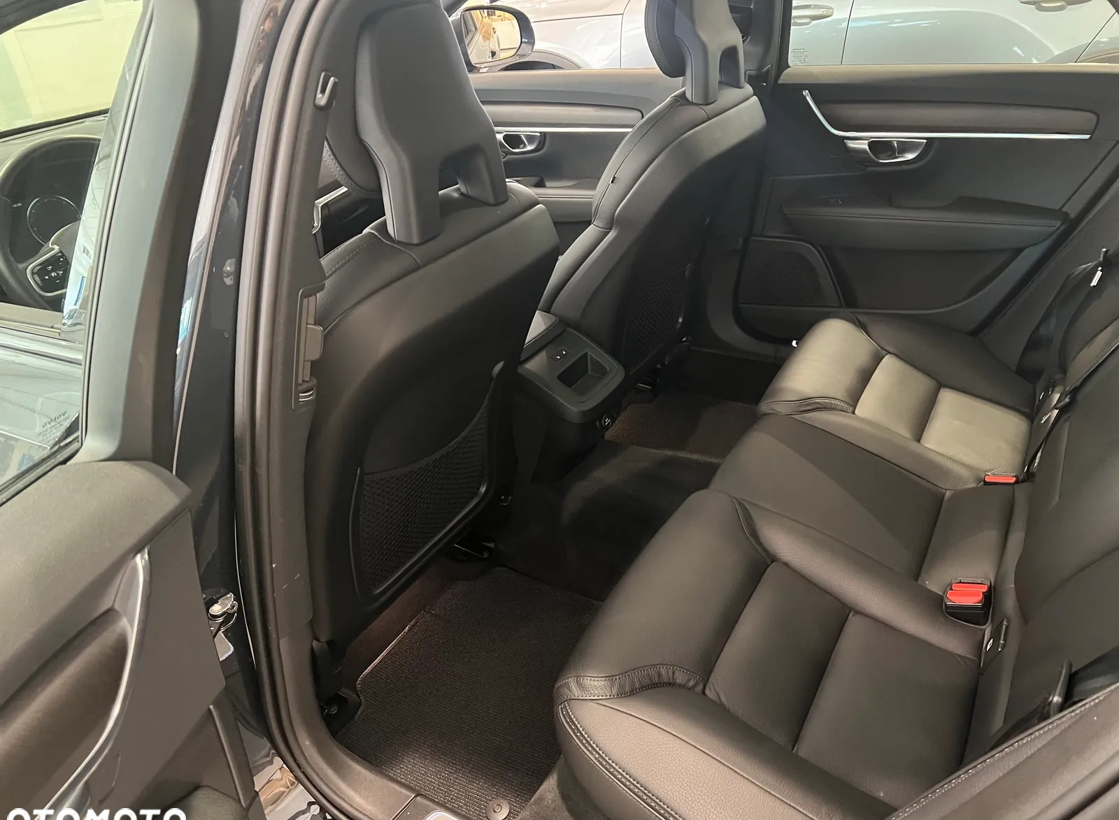Volvo V90 Cross Country cena 135900 przebieg: 161900, rok produkcji 2017 z Zawidów małe 277